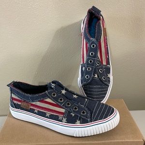 NWOT Blowfish Women Sneaker Size 9